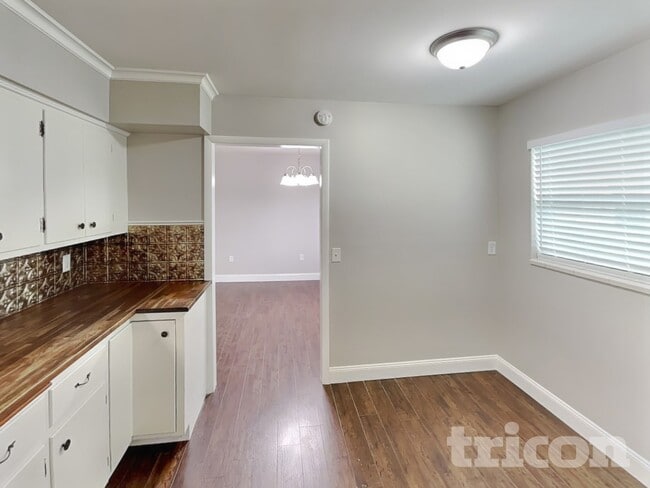 Building Photo - 1006 Barton Blvd