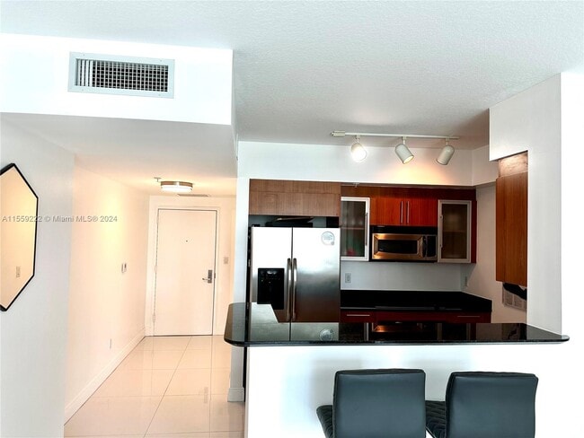 Foto del edificio - 325 S Biscayne Blvd