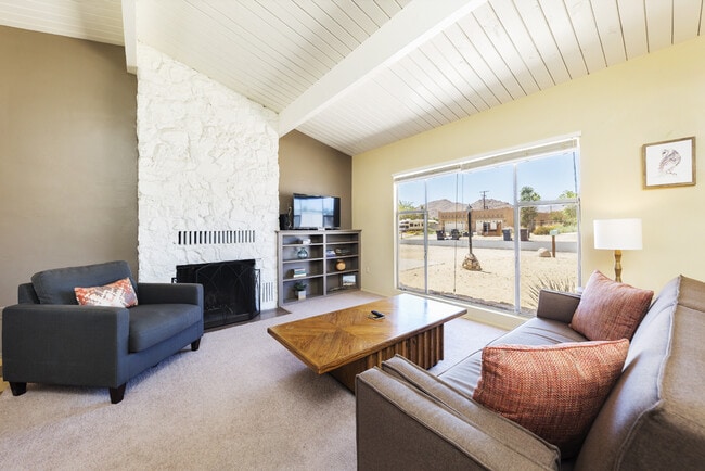Building Photo - Cozy 2 bed/1 Bath house-UNFURNISHED **