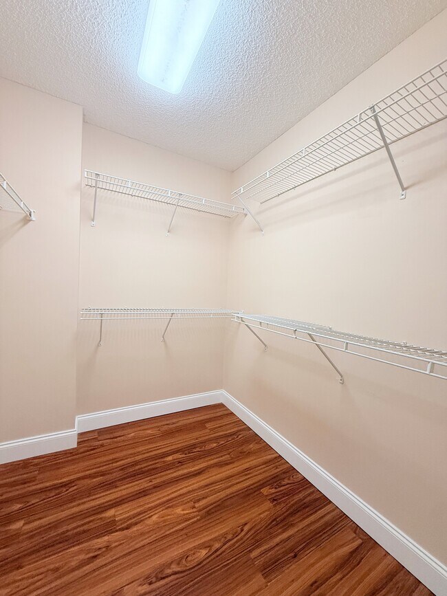 Foto del edificio - 4300 NW 30th St