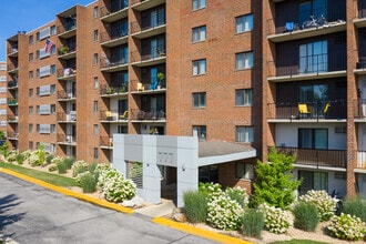 Building Photo - Views of Naperville