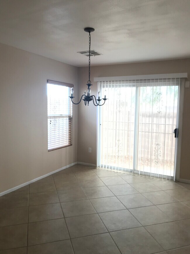 Building Photo - 3 bedroom home in a gated community!