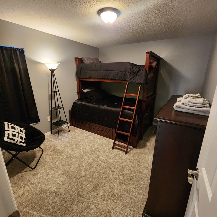 Building Photo - 155 Sela Ct