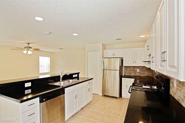 Building Photo - 200 La Costa Cir