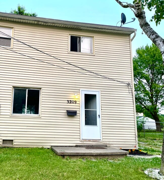 Building Photo - 32119 Genessee St