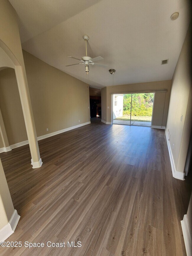 Foto del edificio - 1244 Lynne Dr