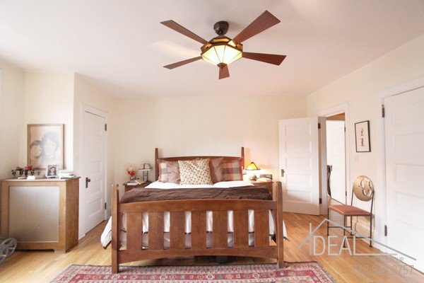 Foto del edificio - 21 Montgomery Place #2R