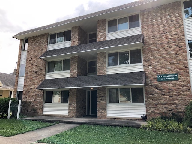 Laura Apartments--one cuadra al oeste del centro de la ciudad - 307 S Prairie St