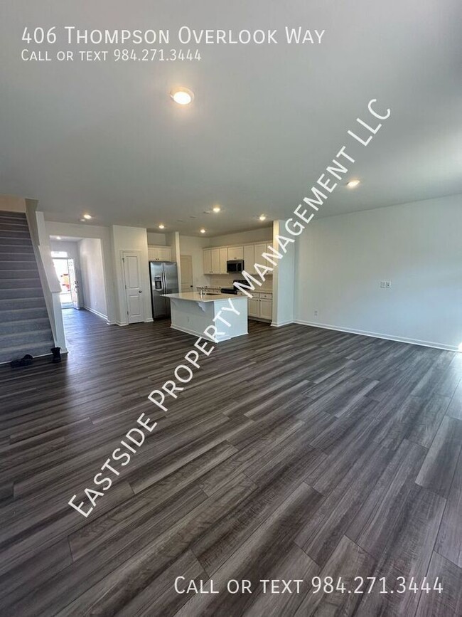 Foto del edificio - BRAND NEW GORGEOUS TOWNHOME in a very conv...