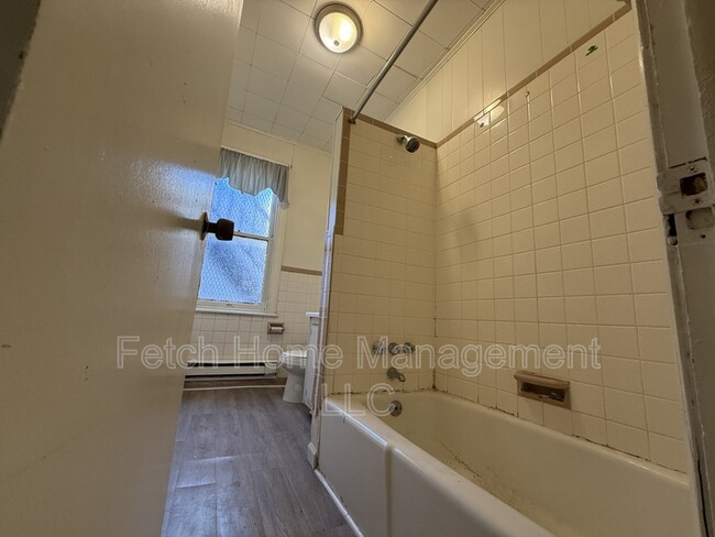Building Photo - 347 S George St