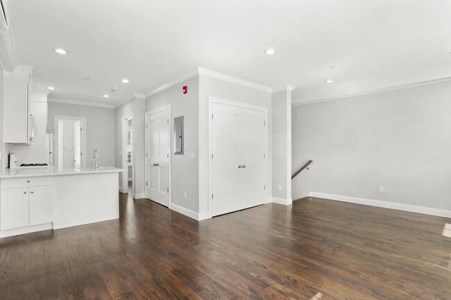 Building Photo - 4 Armonk St