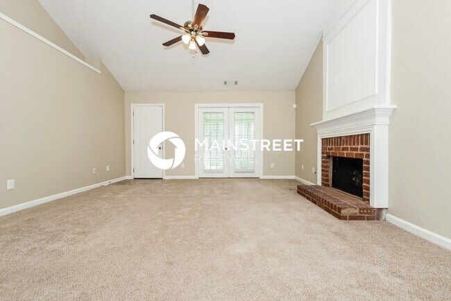 Building Photo - 4 Bedroom Pet-Friendly Home in Hampton, GA with Main Street Renewal