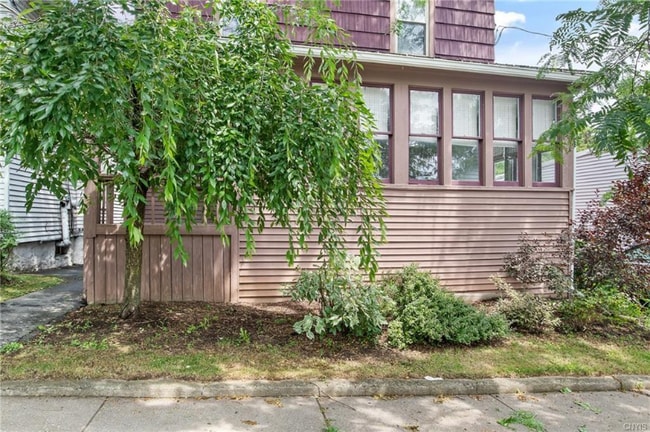 Building Photo - 315 Boyden St