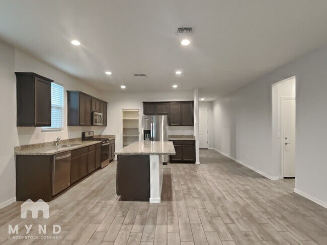 Building Photo - 815 N 109th Dr