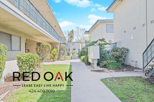 Building Photo - 750 W Bonita Ave