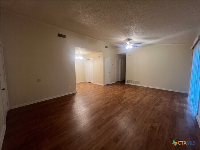 Foto del edificio - 1524 Shannon Cir