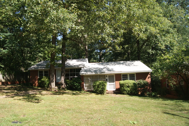 Unit on right side-- - 3208 Ruffin St