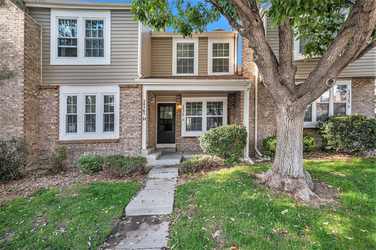 Foto principal - Freshly Painted & Move-In Ready! 3 bedroom...