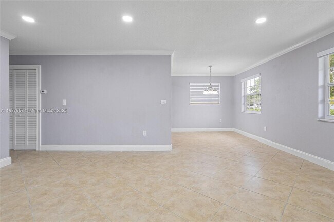 Building Photo - 3240 SW 69th Ave
