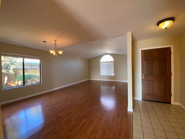 Foto del edificio - Single Story Beautiful Bay View Home