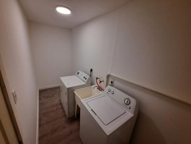 Building Photo - 3 bedroom in Pittsburgh PA 15212