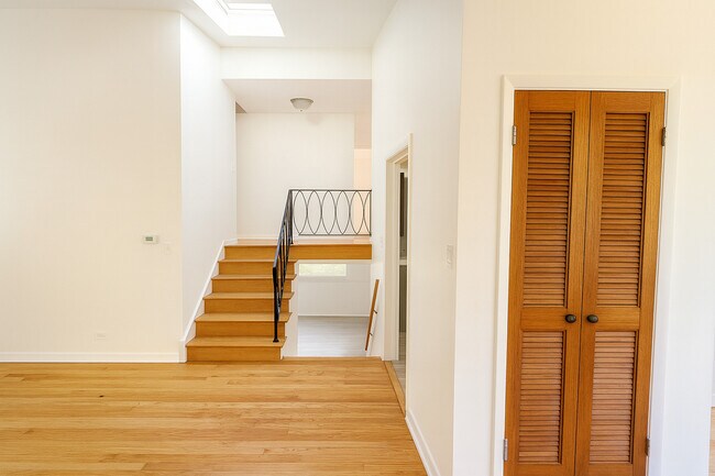 Foto del edificio - 8557 N National Ave