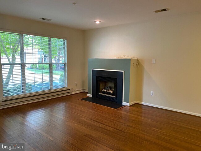Building Photo - 4305 Chariot Ct