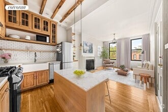 Building Photo - 446 5th St