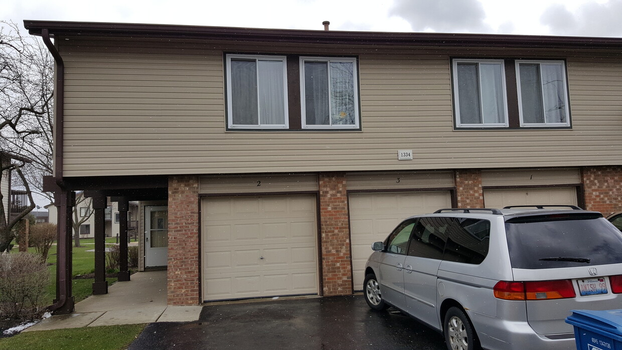 Primary Photo - 1334 Kingsbury Dr