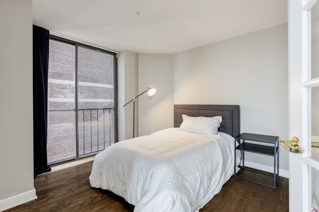 Building Photo - 345 W Fullerton Pky