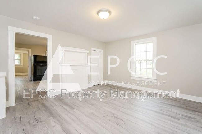 Building Photo - 2409 Waterbury St