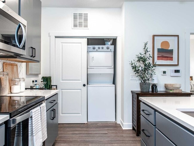 Building Photo - Grant Park