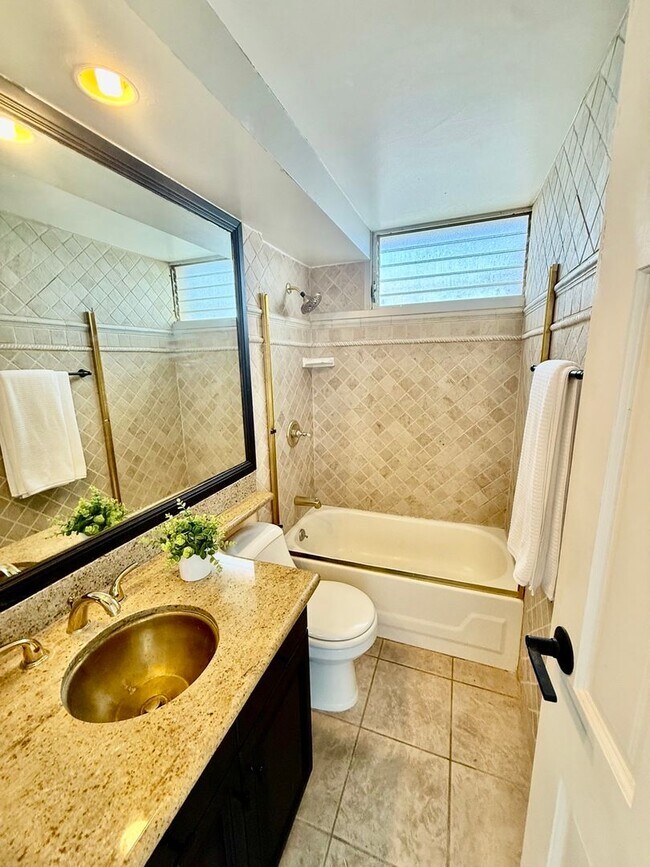 Foto del edificio - Century Park Plaza/2BR/2BA/2PK