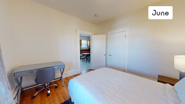 ROOM ONLY in 5-bed/1.0-bath Home photo'