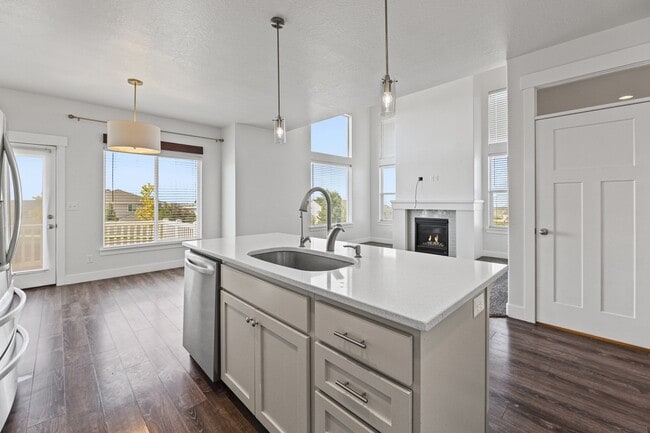 Foto del edificio - 4442 Lone Shadow Ln