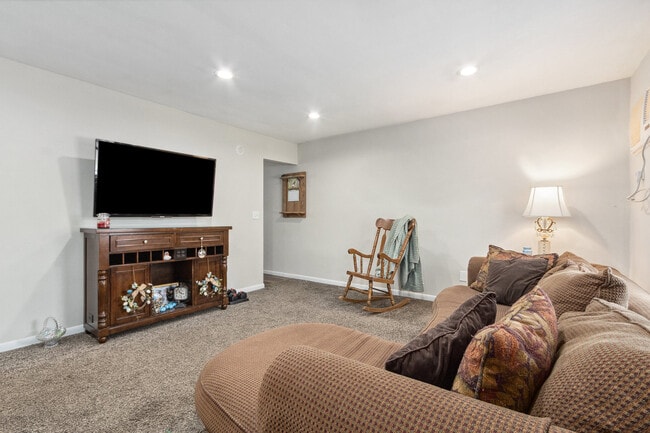 Building Photo - 309 S Joliet St