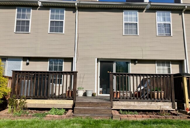 Building Photo - 117 Teakwood Ct