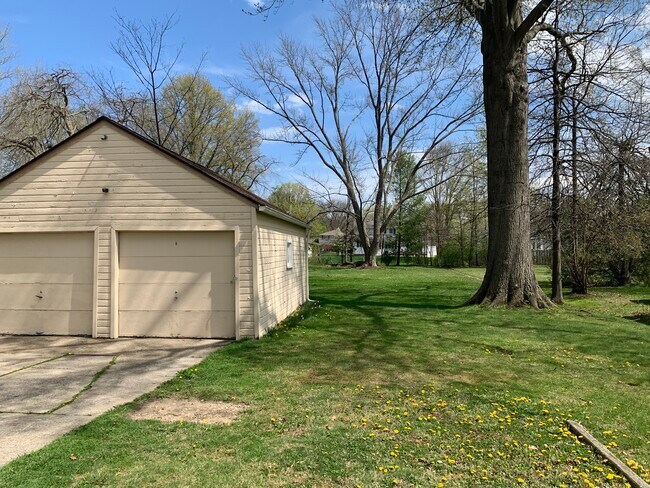 Building Photo - 2079 Canterbury Rd