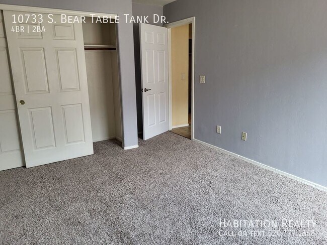 Building Photo - Rancho Del Lago Spacious 4-BD 2BA