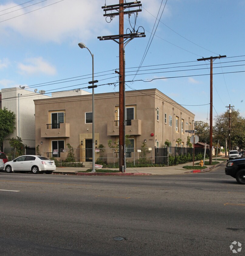 Foto principal - 14001 Vanowen St