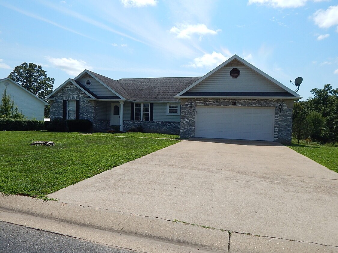 102 Summit Pass, Waynesville, MO 65583 House Rental in Waynesville