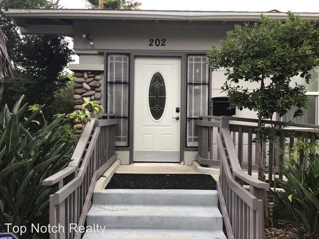 Building Photo - 4 br, 3 bath House - 202 Lewis St