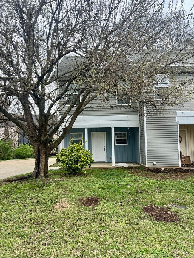 Foto del edificio - Showing Now! 2BR 2.5BA Townhouse Moments From Murfreesboro Square