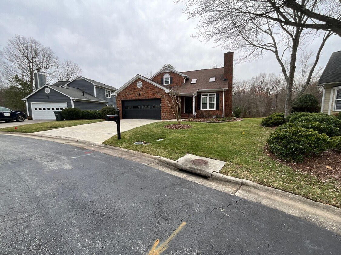 Primary Photo - Now Available! Beautiful 3/2.5 home overlo...