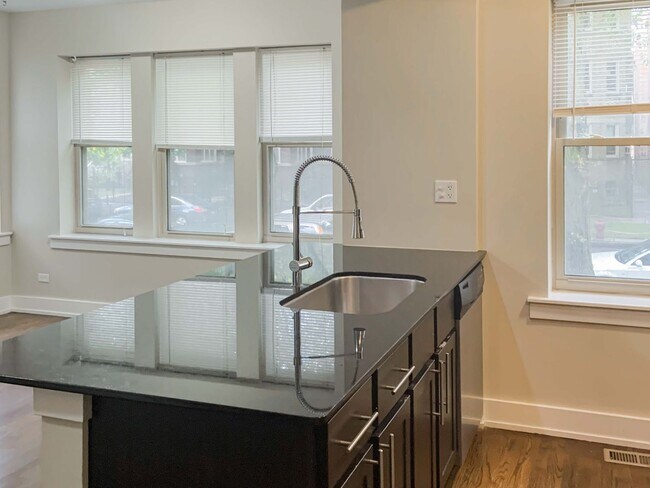 Foto del edificio - 5058 N Winchester Ave