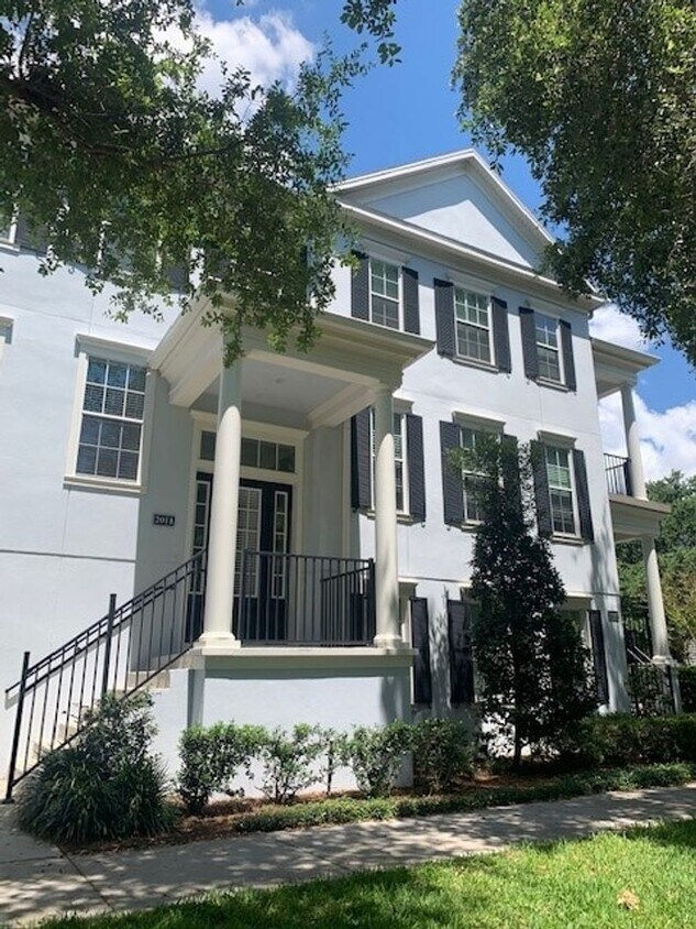 Foto principal - 3-story, 3/3.5, updated, townhome in the h...