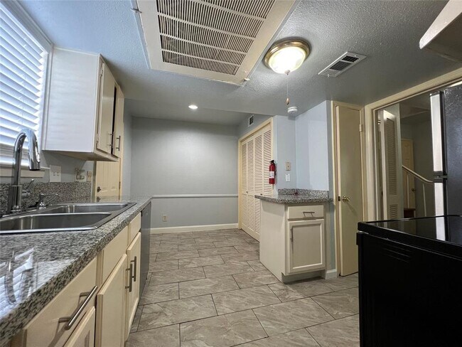Foto del edificio - 6200 W Tidwell Rd