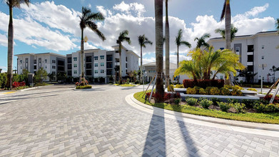 Cottonwood West Palm Apartments photo'