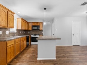 Building Photo - 1023 Santa Fe Ct