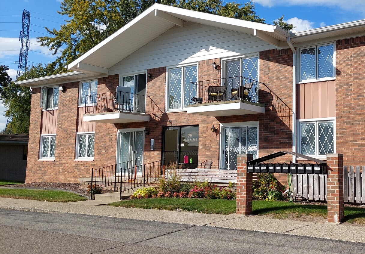 54657 Shelby Rd, Shelby Township, MI 48316 Condo for Rent in Shelby